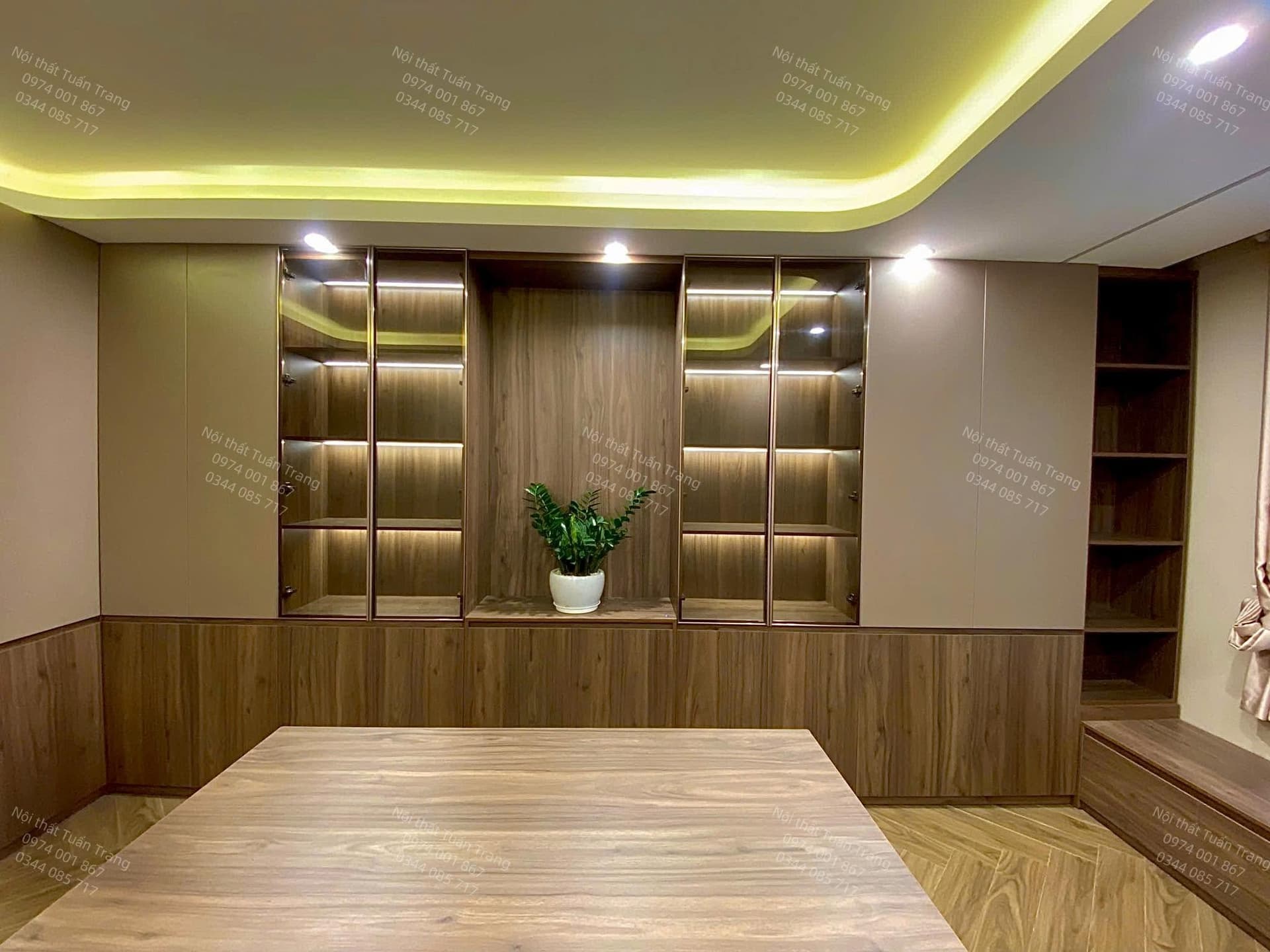 Tủ kệ trang trí phòng làm việc Nguyễn Chí Thanh